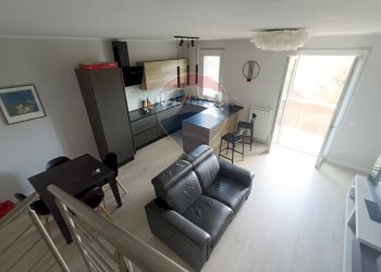 Sala da pranzo - Quadrilocale Strada Lidarno Petrignano
 
3 R, Perugia - foto 42