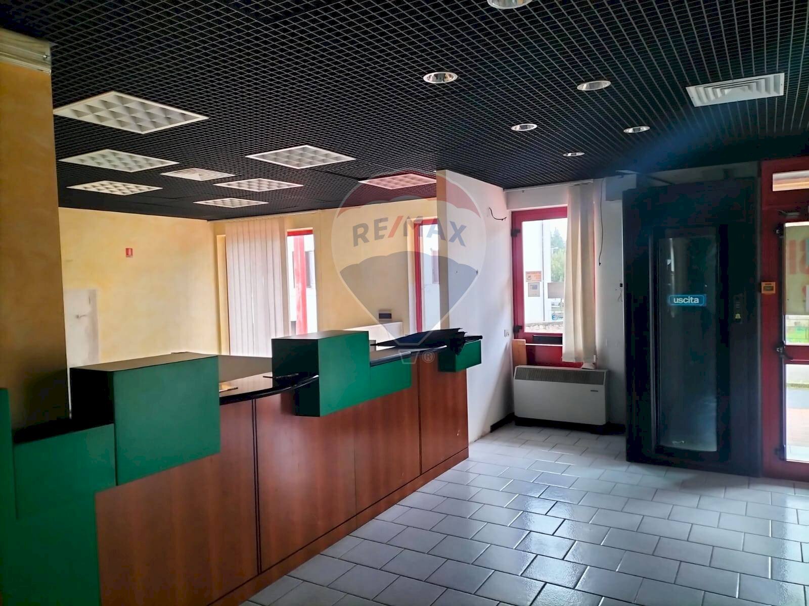 Ricezione / Lobby - Commercial Premises Piazzale Carlo Levi 14 - 15
 
14-15, Fabro - photo 2