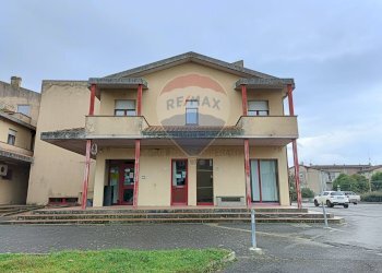 Casa all\'aperto - Locale Commerciale Piazzale Carlo Levi
 
14-15, Fabro - foto 3