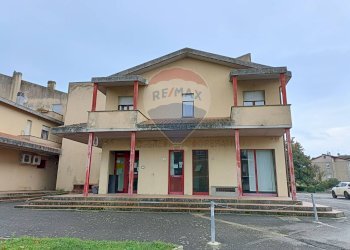 Casa all\'aperto - Locale Commerciale Piazzale Carlo Levi
 
14-15, Fabro - foto 8