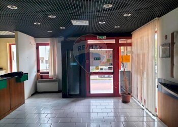Ricezione / Lobby - Locale Commerciale Piazzale Carlo Levi
 
14-15, Fabro - foto 1