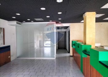 Ricezione / Lobby - Locale Commerciale Piazzale Carlo Levi
 
14-15, Fabro - foto 2