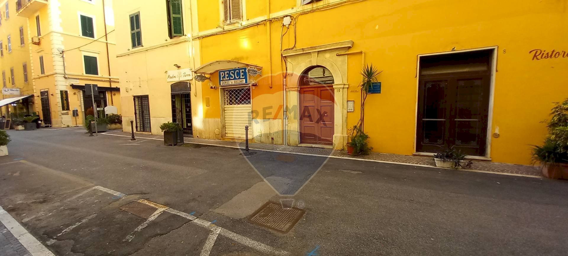 Edificio all\'aperto - Locale Commerciale Via Porto Neroniano
 
12, Anzio - foto 2