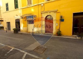 Edificio all\'aperto - Locale Commerciale Via Porto Neroniano
 
12, Anzio - foto 2