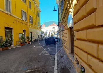 Edificio all\'aperto - Locale Commerciale Via Porto Neroniano
 
12, Anzio - foto 3