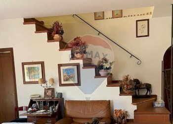 Scale - Villa VIA TRONTO
 
33, Ardea - photo 9