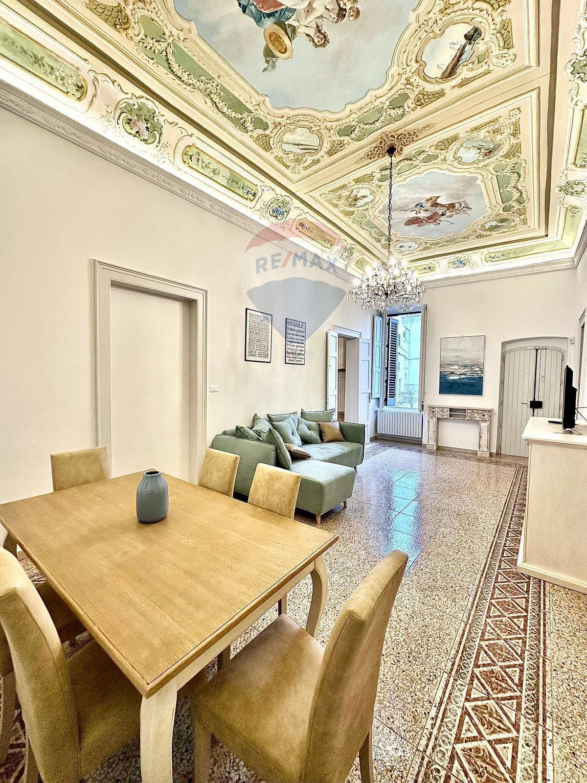 Sala da pranzo - Quadrilocale Piazza Vittorio Emanuele III
 
21, Cisternino - foto 3