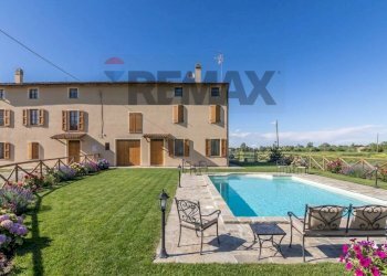 Piscina - Casa indipendente Strada della Cisa
 
78, Brescello - foto 1