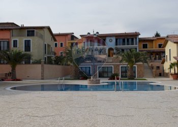 Piscina - Trilocale VIA PANORAMICA
 
34, Tortoreto - foto 1