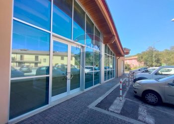 Esterno vetrine locale - Locale Commerciale via roma
 
1, Scoppito - foto 3