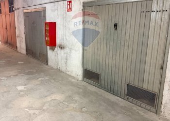 Parcheggio - Box via Brichetti
 
76, Pavia - foto 1