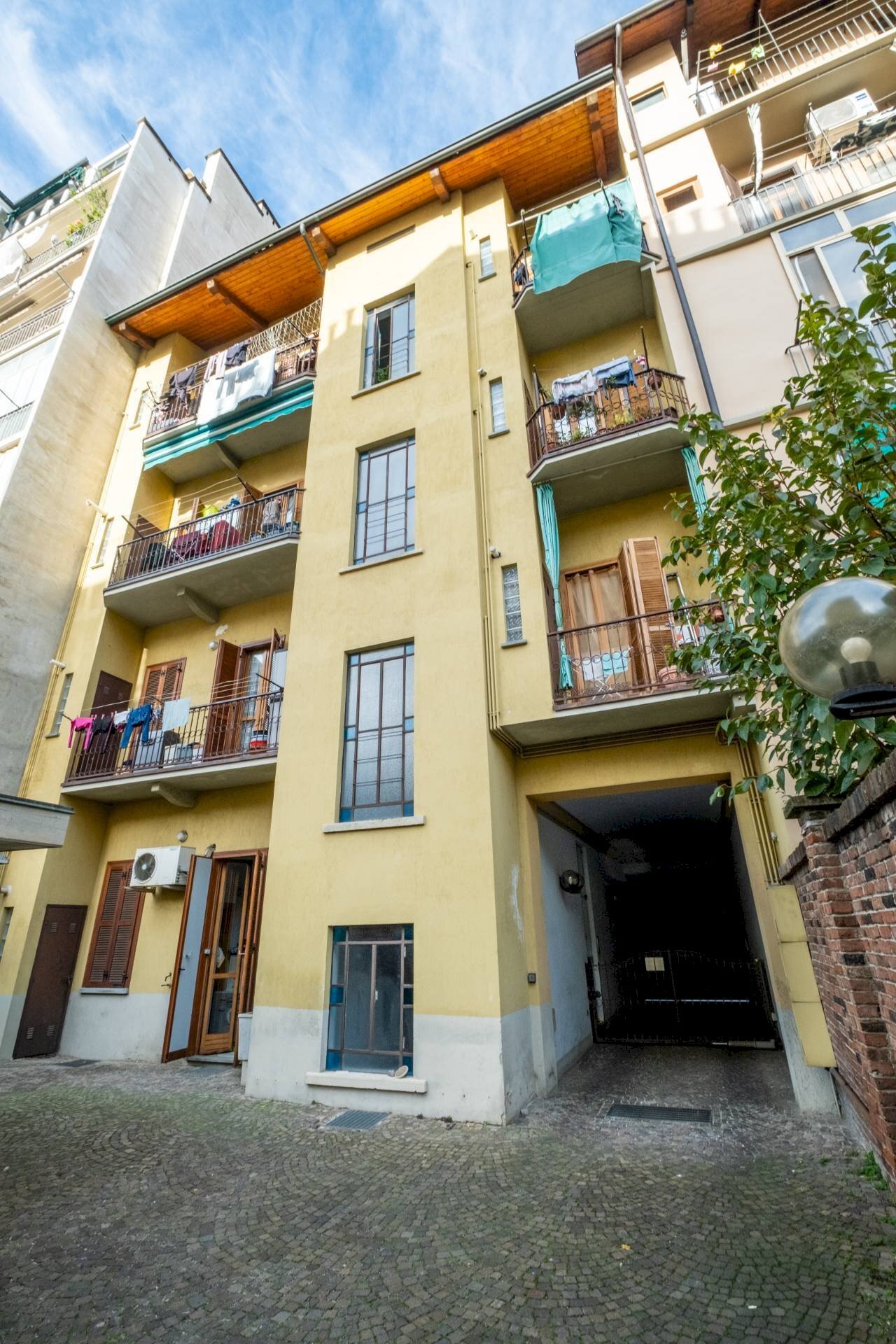Foto 2 - Negozio Via Moretta
29, Torino - foto 2