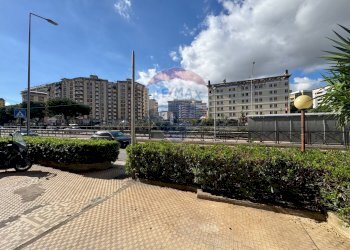 Edificio all\'aperto - Locale Commerciale Viale Regione Siciliana Nord Ovest
 
2617, Palermo - foto 20