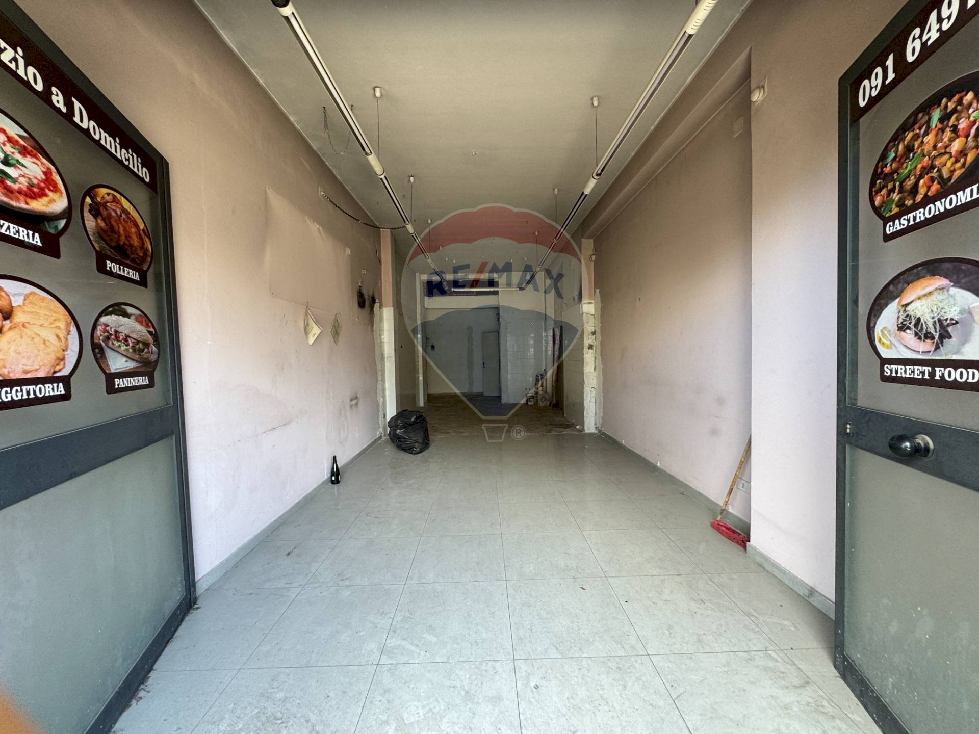 Hall / corridoio - Locale Commerciale Viale Regione Siciliana Nord Ovest
 
2617, Palermo - foto 2