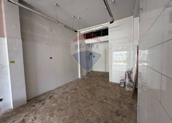 Stanza vuota - Locale Commerciale Viale Regione Siciliana Nord Ovest
 
2617, Palermo - foto 16