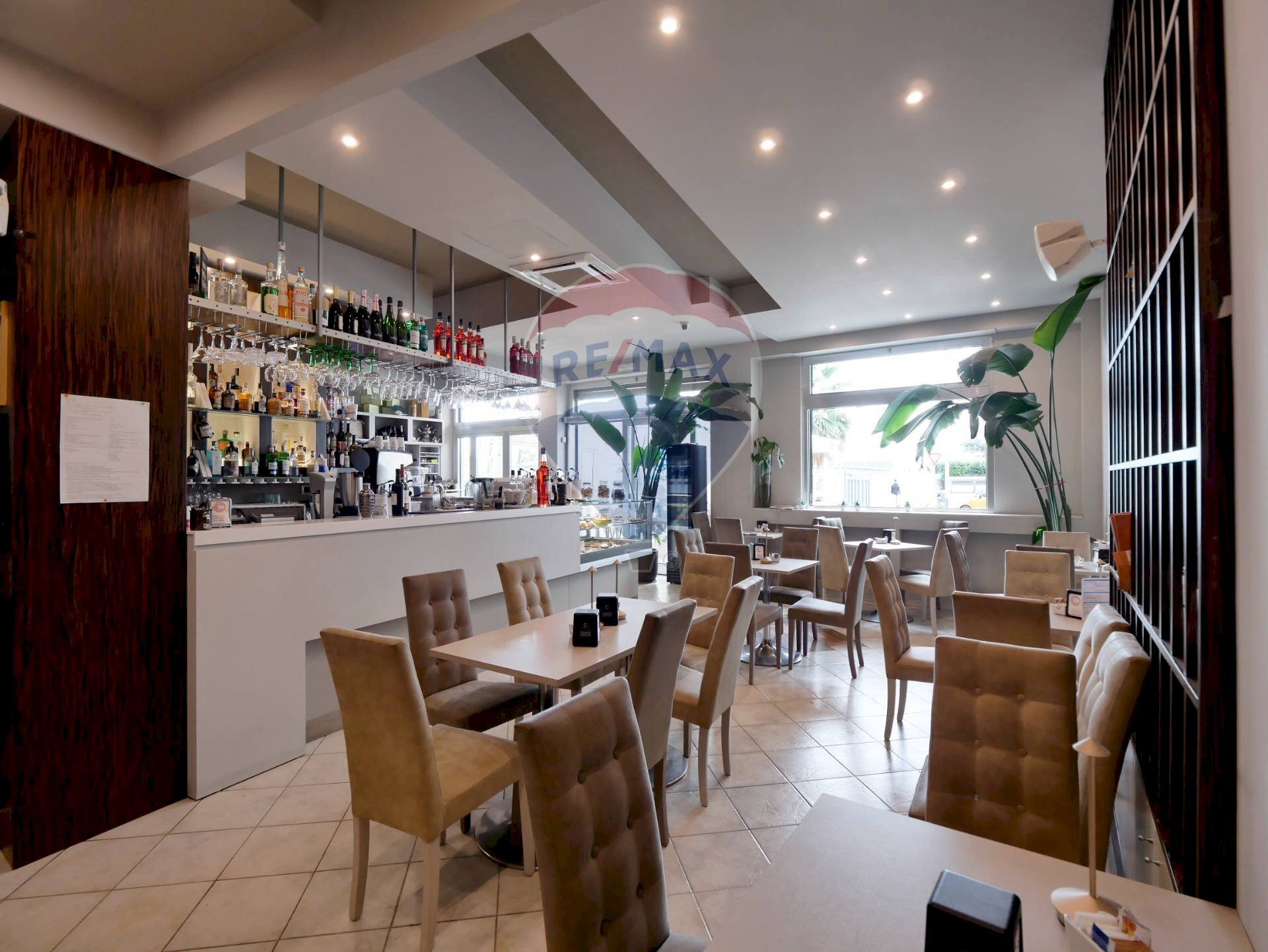 Sala da pranzo - Locale Commerciale Via Palmiro Togliatti
 
6-8, Polignano a Mare - foto 1