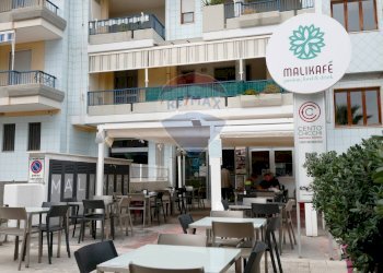 Edificio all\'aperto - Locale Commerciale Via Palmiro Togliatti
 
6-8, Polignano a Mare - foto 3