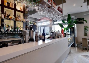 Cucina - Locale Commerciale Via Palmiro Togliatti
 
6-8, Polignano a Mare - foto 7