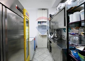 Cucina - Locale Commerciale Via Palmiro Togliatti
 
6-8, Polignano a Mare - foto 11