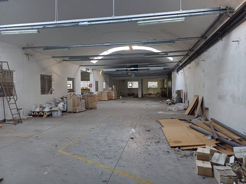 Magazzino - Shed viale Darfo Dallai, Carpi - photo 1