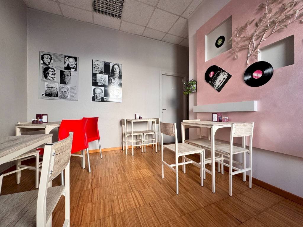 Interno non residenziale - Bar Tavola Calda - Fredda via Scuole, Borgomanero - foto 2