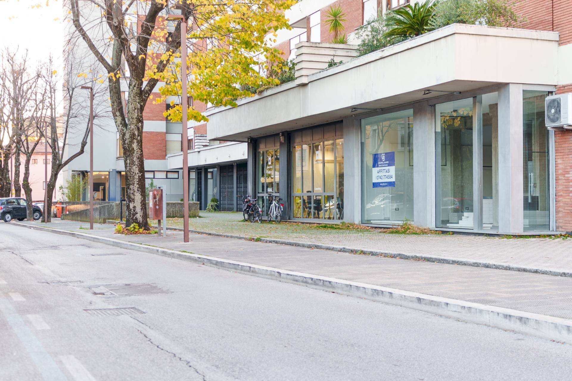 Foto 1 - Commercial Premises Via Oberdan
 
63, Foligno - photo 1