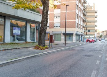 Foto 2 - Locale Commerciale Via Oberdan
 
63, Foligno - foto 2