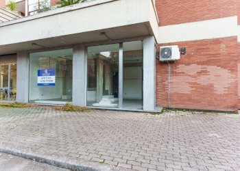 Foto 3 - Locale Commerciale Via Oberdan
 
63, Foligno - foto 3