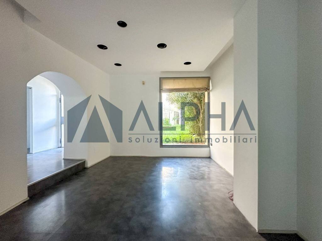 Stanza non arredata - Commercial Activity via Camillo Benso di Cavour, Ravenna - photo 2