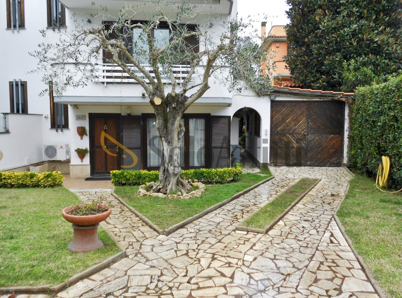 Fiumicino, Fregene - villa indipendente - Terraced Villa Via Fiorenzuola di Focara, Fiumicino - photo 1