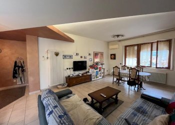 PHOTO-2025-10-21-15-44-14(6).jpg - Appartamento Via XXIV Maggio 140, Novafeltria - foto 12