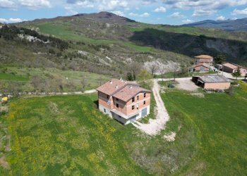 PHOTO-2025-11-12-15-07-47.jpg - Casa indipendente Via Villa Di Pereto 2, Sant'Agata Feltria - foto 1