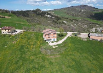 PHOTO-2025-11-12-15-07-45.jpg - Casa indipendente Via Villa Di Pereto 2, Sant'Agata Feltria - foto 3