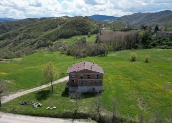 PHOTO-2025-11-12-15-07-50(3).jpg - Casa indipendente Via Villa Di Pereto 2, Sant'Agata Feltria - foto 10