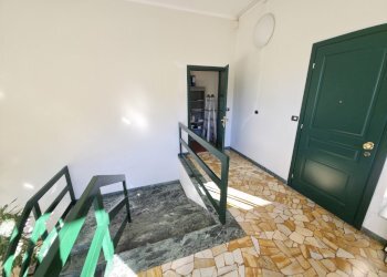 20251024_110317.jpg - Magazzino Via del Commercio 27, Genova (zona Nervi) - foto 3