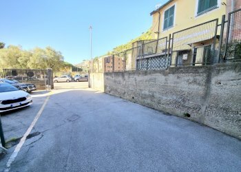 20251024_110735.jpg - Magazzino Via del Commercio 27, Genova (zona Nervi) - foto 20