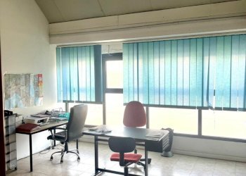 WhatsApp Image 2025-11-11 at 18.27.15 (2).jpeg - Locale Commerciale Via Castronella, Campi Bisenzio - foto 2