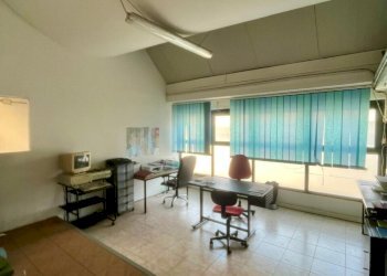 WhatsApp Image 2025-11-11 at 18.27.15 (3).jpeg - Locale Commerciale Via Castronella, Campi Bisenzio - foto 3