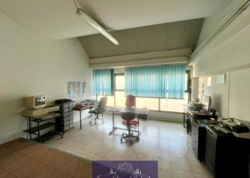 WhatsApp Image 2025-11-11 at 18.27.15 (4).jpeg - Locale Commerciale Via Castronella, Campi Bisenzio - foto 4