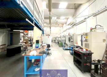 WhatsApp Image 2025-11-11 at 18.27.15 (9).jpeg - Locale Commerciale Via Castronella, Campi Bisenzio - foto 9