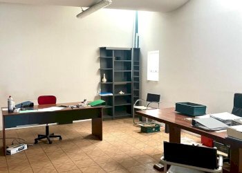 WhatsApp Image 2025-11-11 at 18.27.15.jpeg - Locale Commerciale Via Castronella, Campi Bisenzio - foto 12