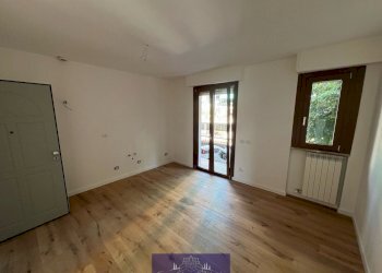 WhatsApp Image 2025-09-25 at 09.41.55 (1).jpeg - Trilocale Via Caponsacchi, Firenze - foto 1