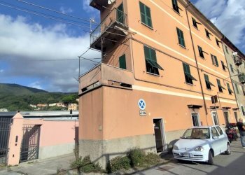 Locale Commerciale via San Donà di Piave, Genova (zona Rivarolo) - foto 1