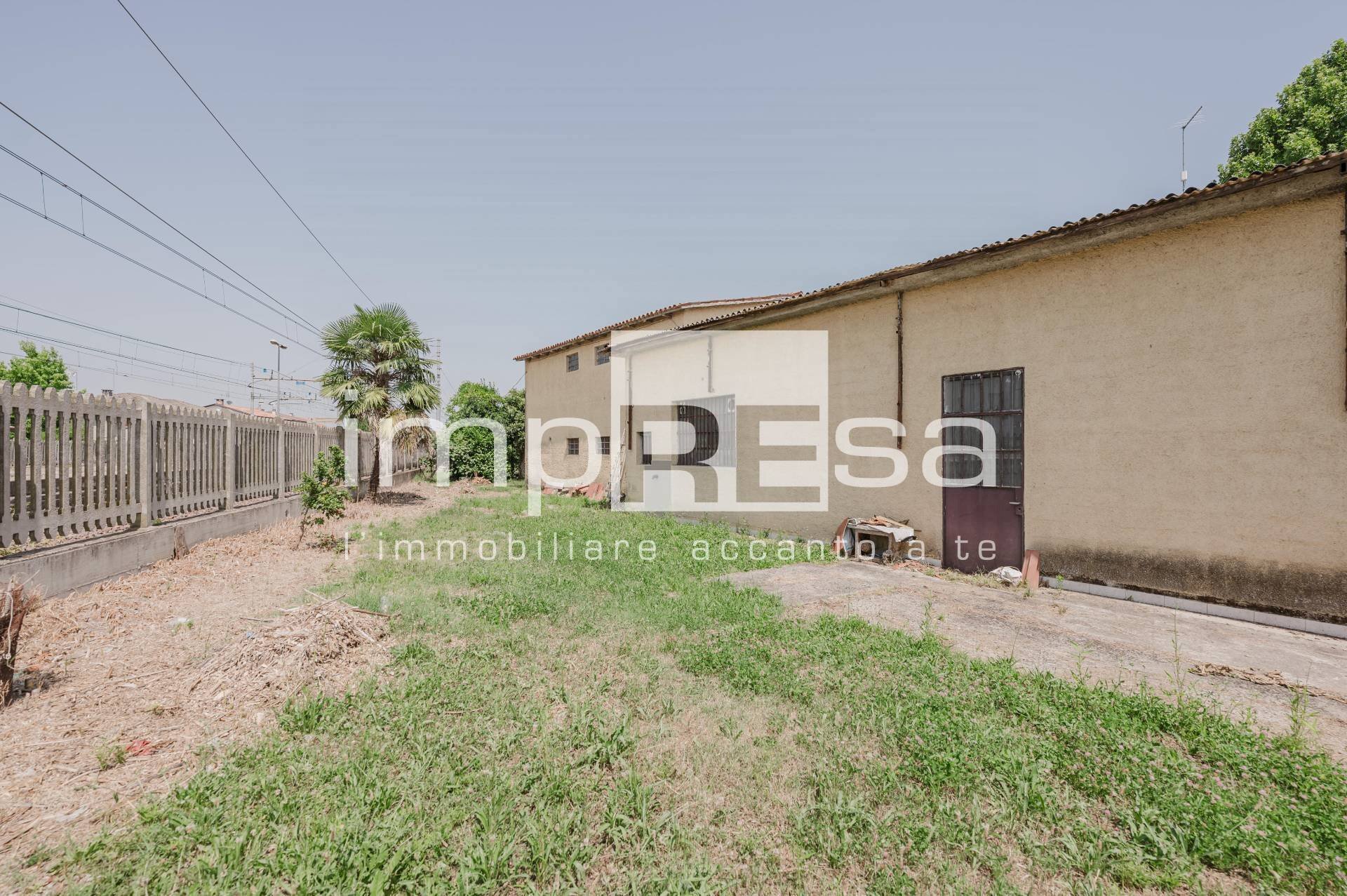 scoperto posteriore - Magazzino viale della resistenza
 
8, Quarto d'Altino - foto 1