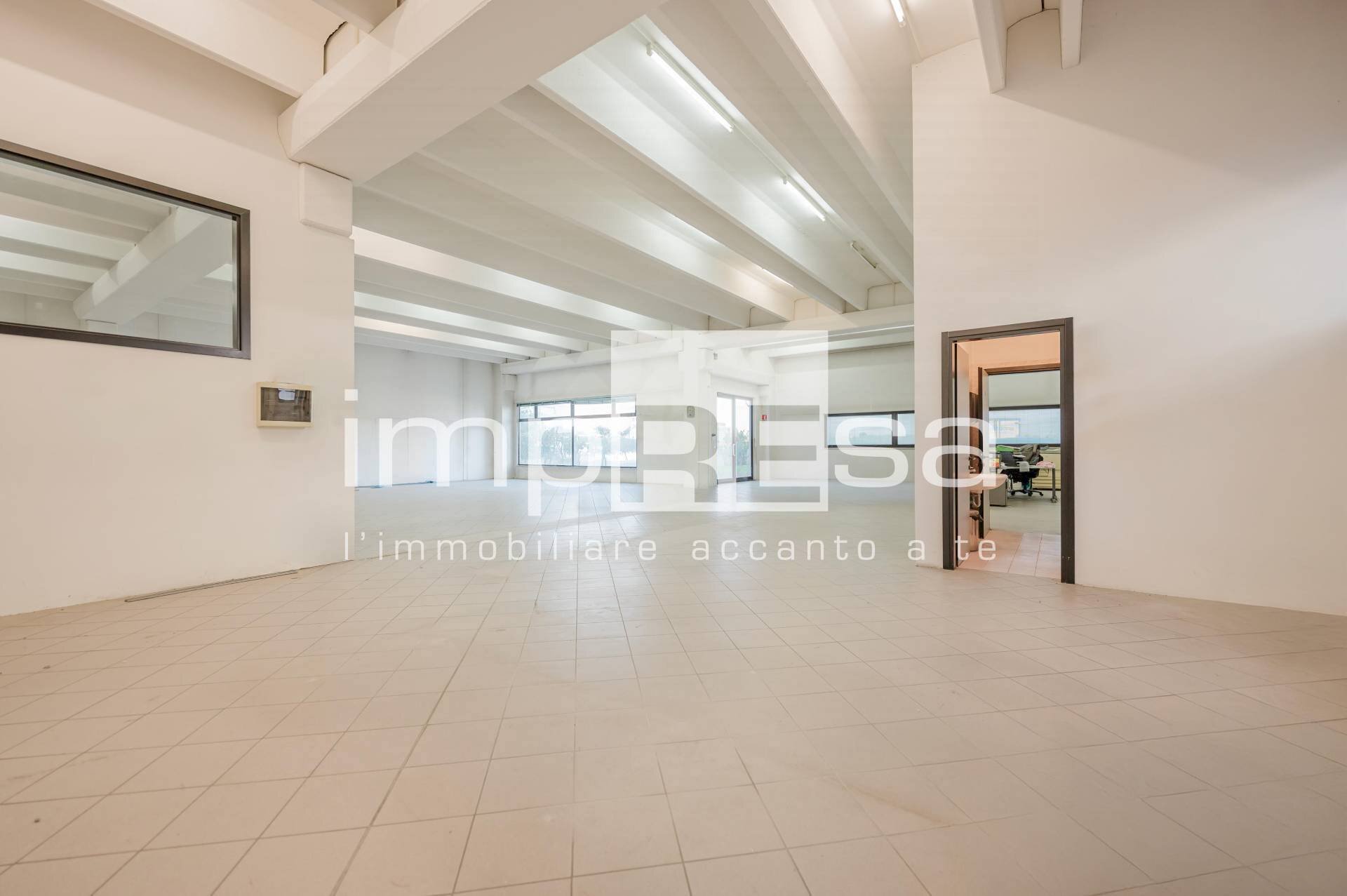 spazi piano terra - Locale Commerciale via botticelli, Mogliano Veneto - foto 2