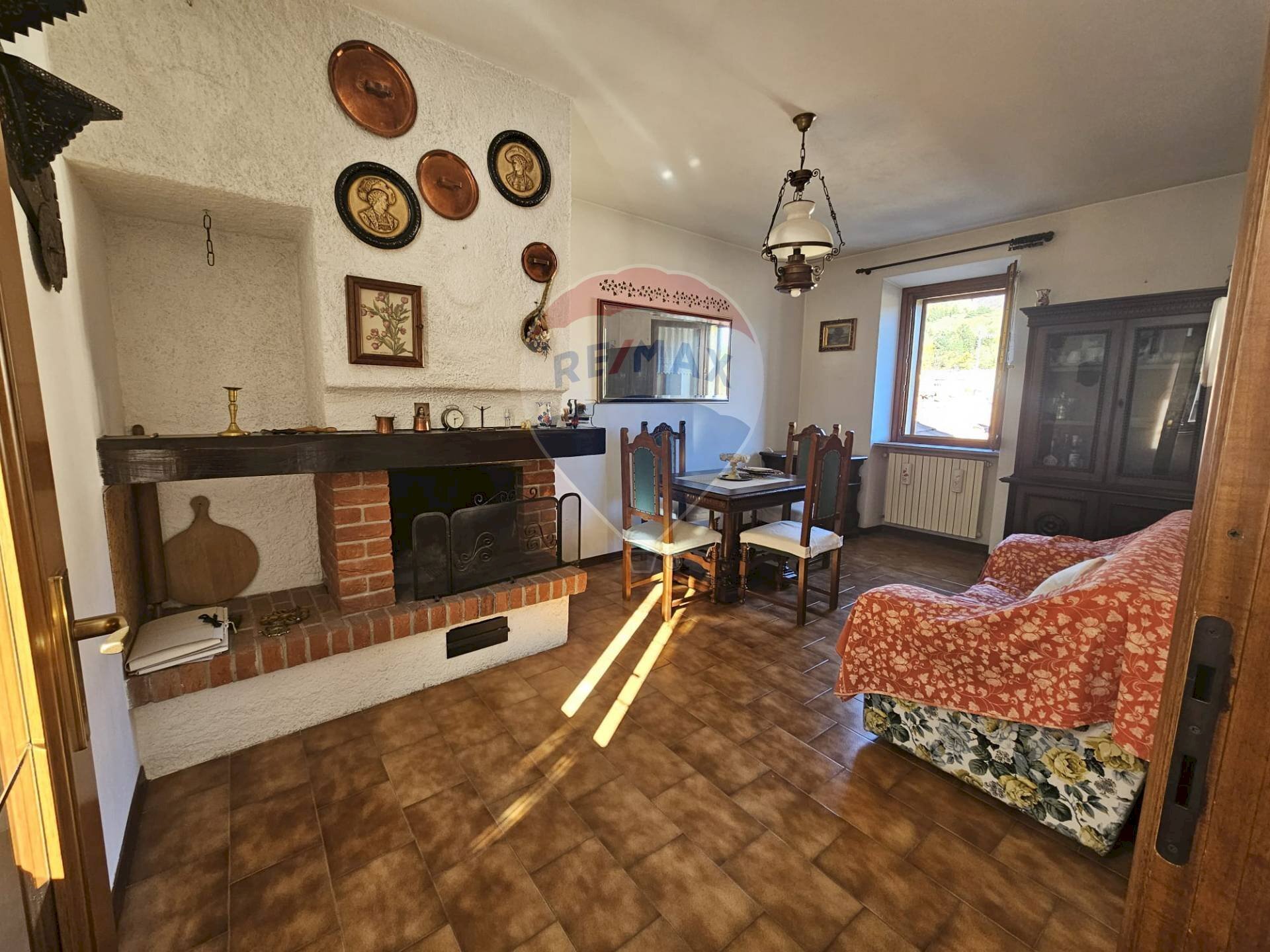 soggiorno con camino - Appartamento via lavatoio
 
1, Comerio - foto 3