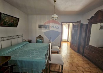 Camera matrimoniale primo piano - Appartamento via lavatoio
 
1, Comerio - foto 8