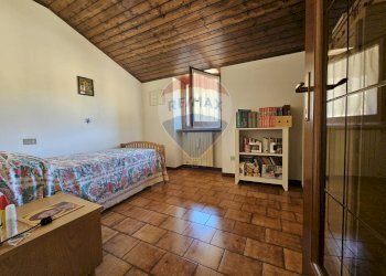 cameretta secondo piano - Appartamento via lavatoio
 
1, Comerio - foto 13