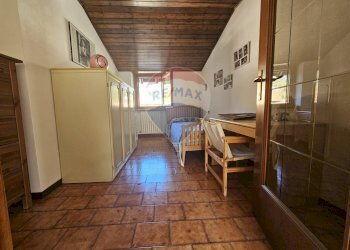 cameretta/studio secondo piano - Appartamento via lavatoio
 
1, Comerio - foto 14