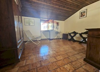 Camera matrimoniale secondo piano - Appartamento via lavatoio
 
1, Comerio - foto 15